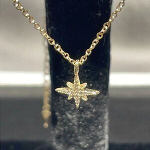 Delicate small necklace with star pendant